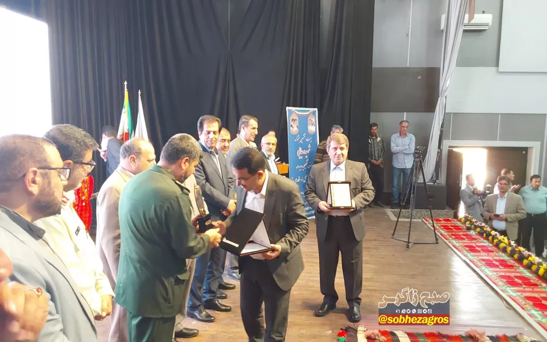 مدیران و دستگاه‌های‌برتر استان معرفی شدند+ تصاویر