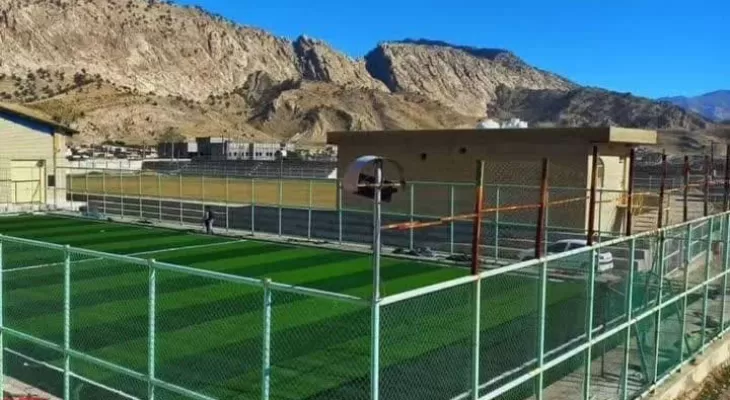 آغاز نصب چمن مصنوعی ورزشگاه لنده