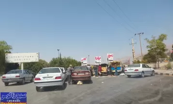 مسدود شدن خیابان توسط نیسانهای میوهفروش