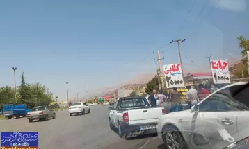 مسدود شدن خیابان توسط نیسانهای میوهفروش