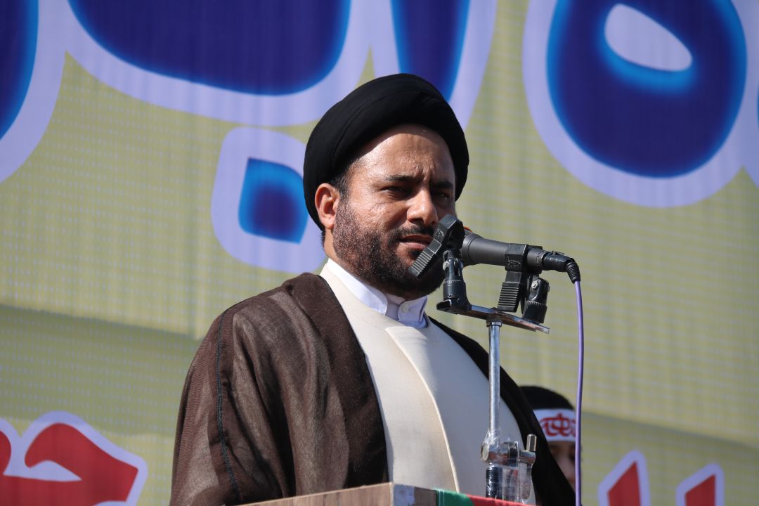 خون شهدا چراغ راه آینده جامعه است