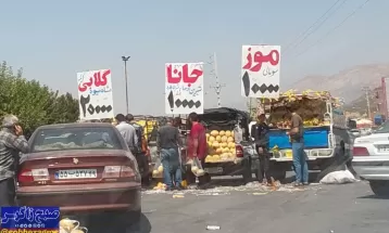 مسدود شدن خیابان توسط نیسانهای میوهفروش